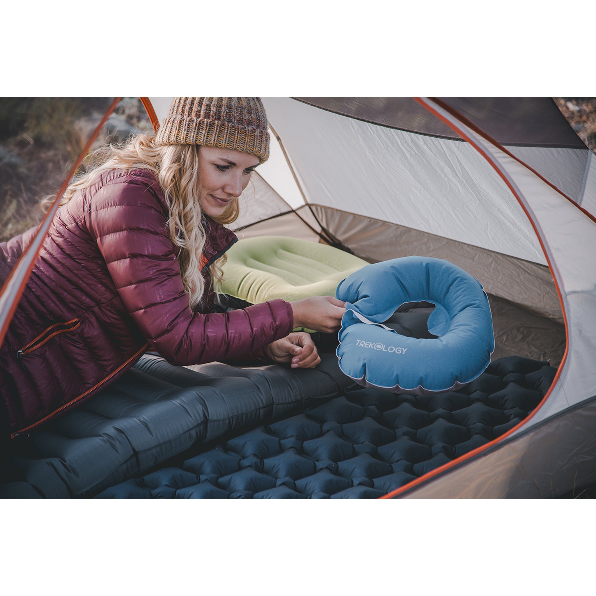 Novagoodes Inflatable Neck Airplane Travel Pillow (US)